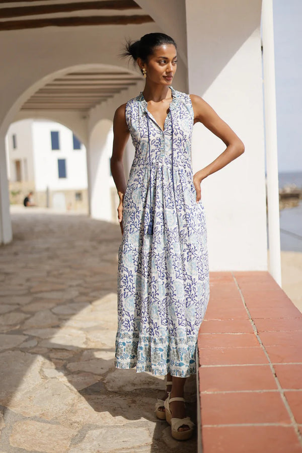 LONG SLEEVELESS PATTERNED DRESS